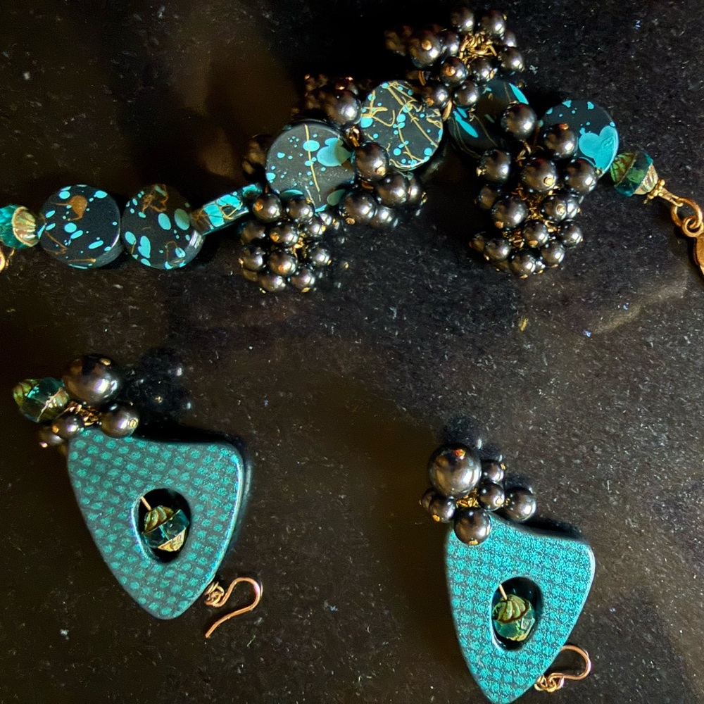 Elegant Teal and Black Beaded Jewelry Set